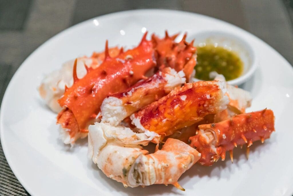 A plate of food with crab and shrimp on it.