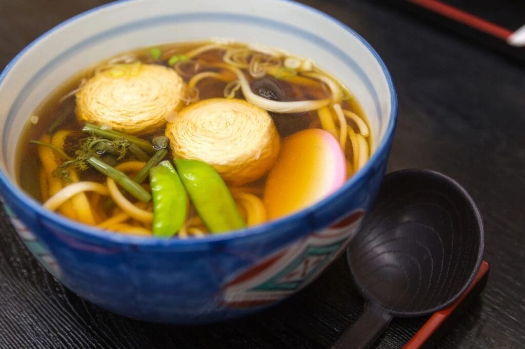 A bowl of soup with noodles and vegetables.