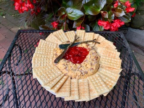 Cheese and cracker appetizer with jelly