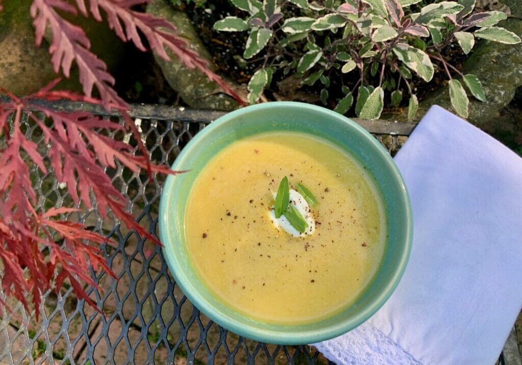 Creamy soup with herbs and pepper.