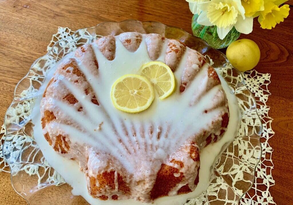 Lemon glazed bundt cake with lemon slices.