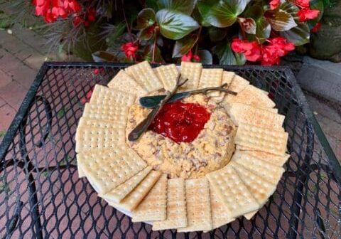 Cheese and cracker appetizer with jelly