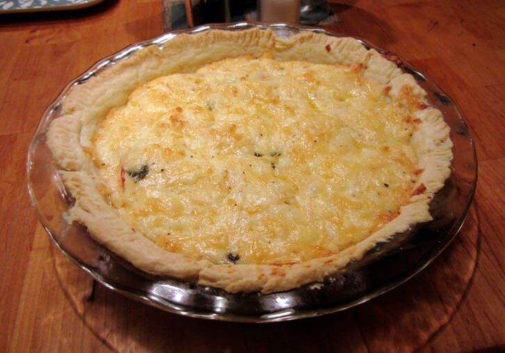 A pie sitting on top of a metal pan.